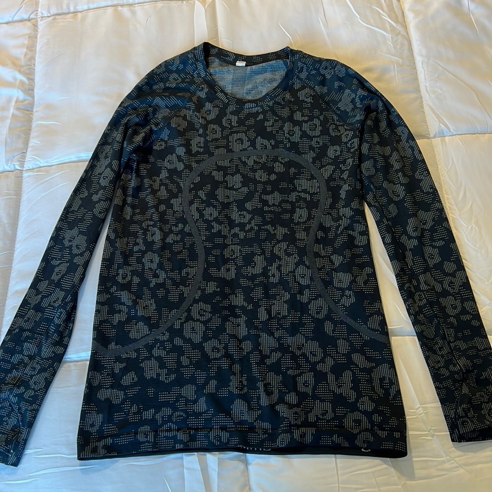 LULULEMON long sleeve swifty tech shirt, size 8